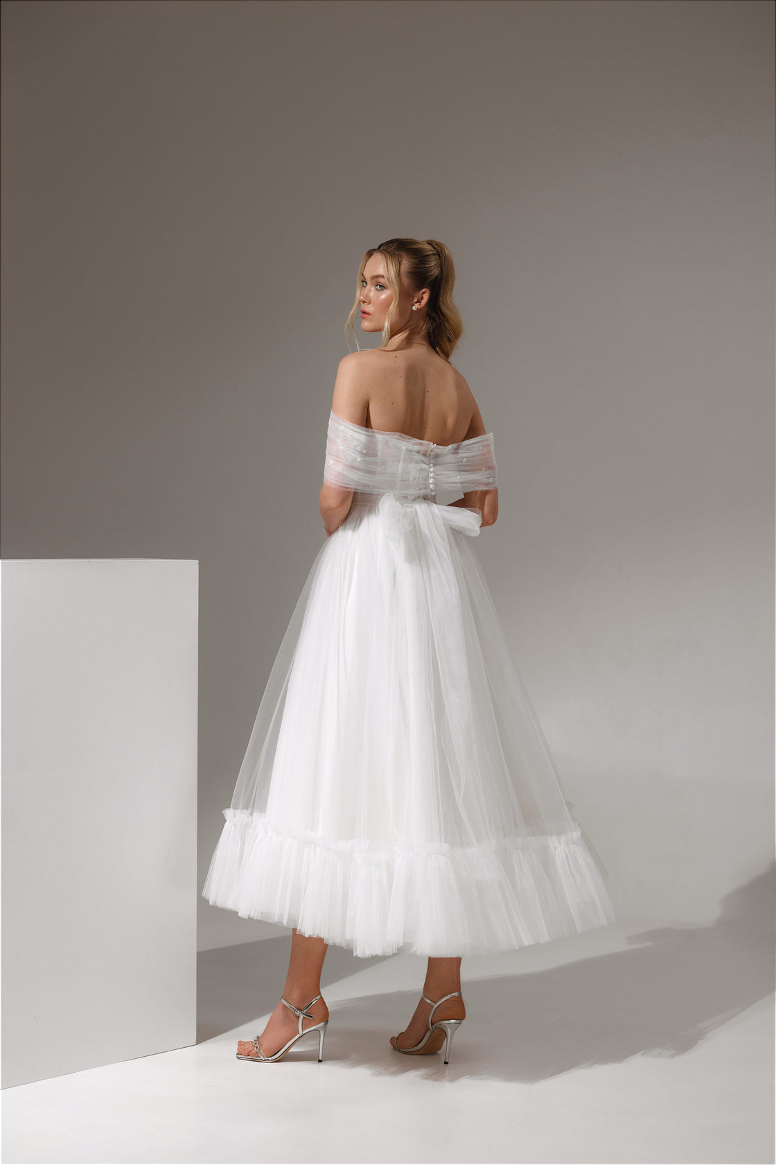 Adjustable straps and refined back view of Alica dress